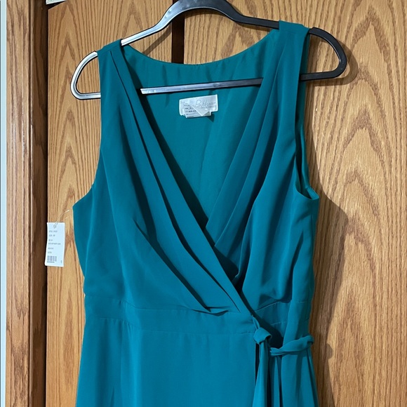 Elegant Sleeveless Wrap Dress - Picture 4 of 12